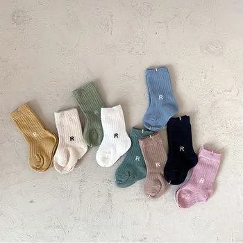 1 Чифт детски чорапи Корея простота, монофонични кратък чорап с буквата R, за малки момчета и момичета, пролетта и лятото памук чорап за деца