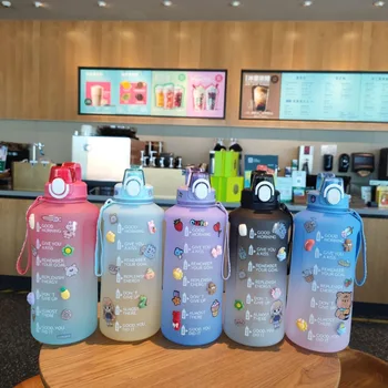 Пластмасов слама чаша голям капацитет за съхранение с обем 2 л, С панти капак наклон на цветовете, висока естетическа стойност, спортна бутилка за вода, джобно пространство